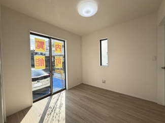 【居間・リビング】 | 沖縄市知花（全3棟） | ※同仕様写真です