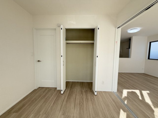 【居間・リビング】 | 沖縄市知花（全3棟） | ※同仕様写真です