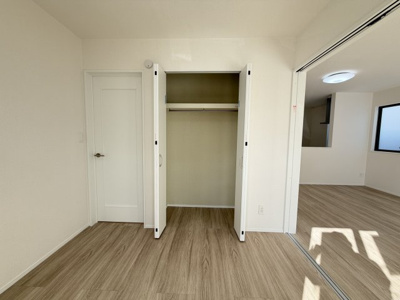 【居間・リビング】 | 沖縄市知花（全3棟） | ※同仕様写真です