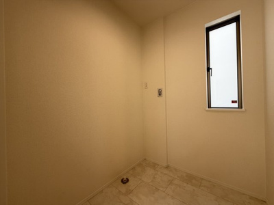 【ランドリースペース】 | 沖縄市知花（全3棟） | ※同仕様写真です