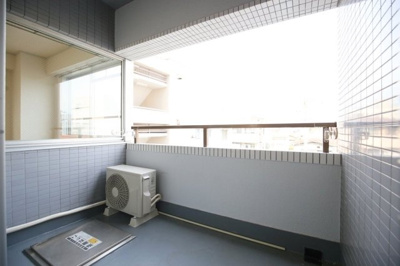 【バルコニー】 | 成加パラシオン | 外からの目が気にならないバルコニーで洗濯物が干せます