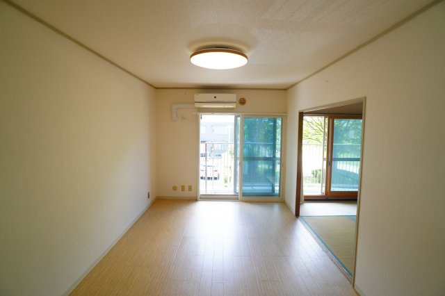 奈良ハイツの居間・リビング