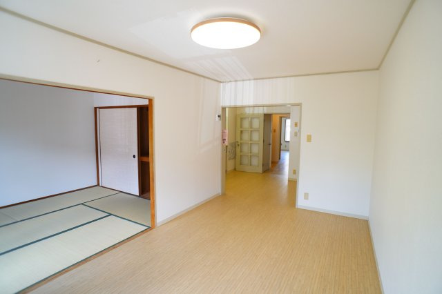 奈良ハイツの居間・リビング