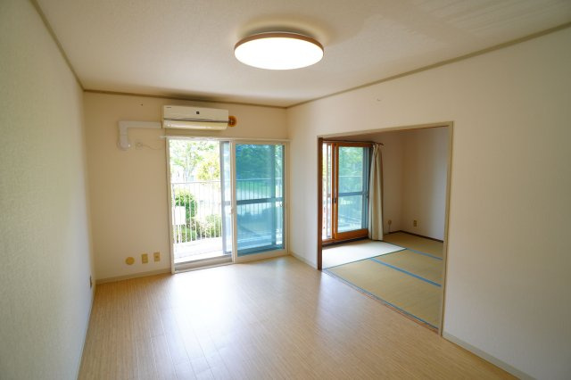 奈良ハイツの居間・リビング