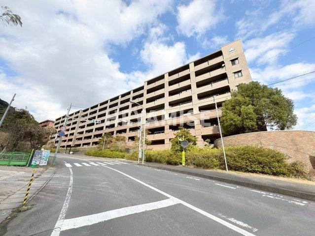 サーパス城山台の外観