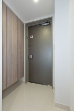 レガシス中目黒の玄関