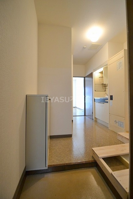 広島市中区富士見町の賃貸マンションの玄関