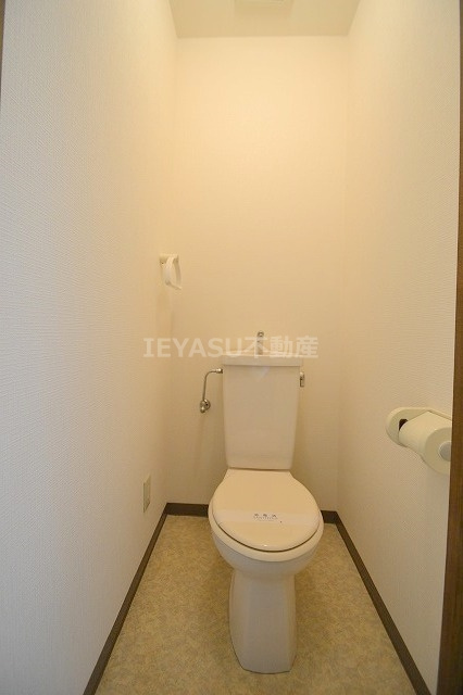 広島市中区富士見町の賃貸マンションのトイレ|ゆったりとした空間のトイレです