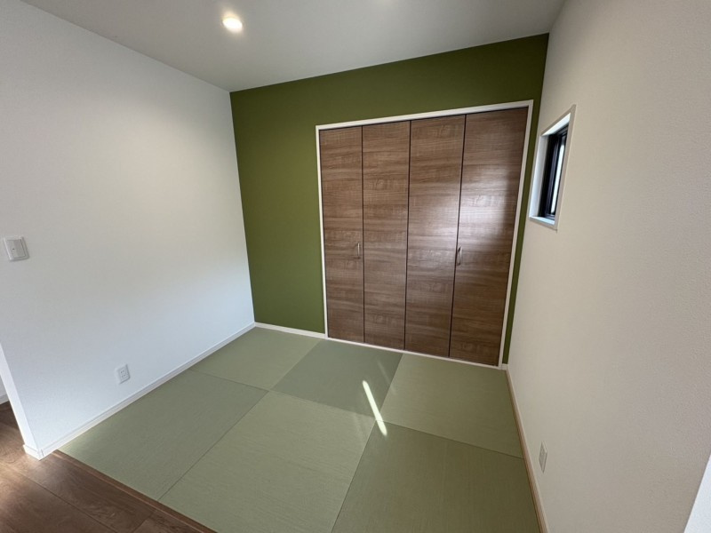 松山市空港通二丁目の和室