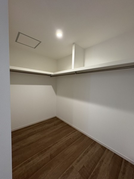 松山市空港通二丁目の洋室