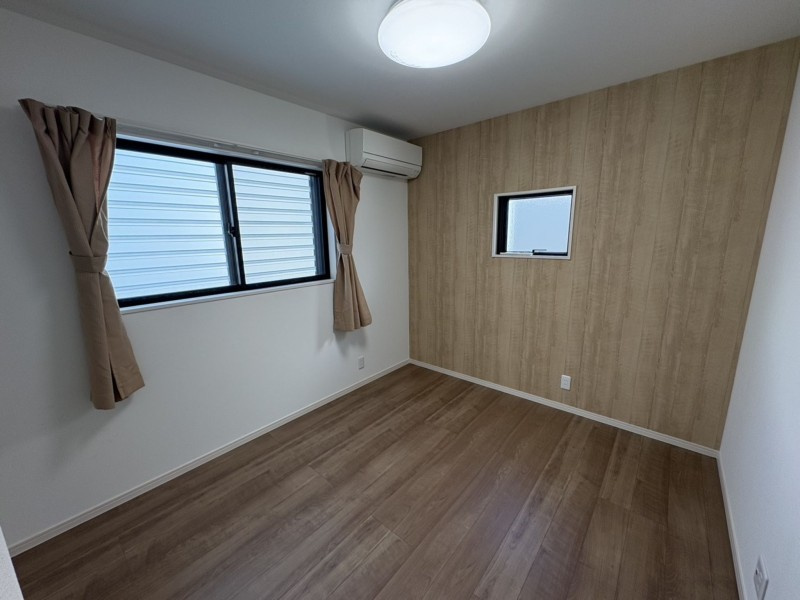 松山市空港通二丁目の洋室