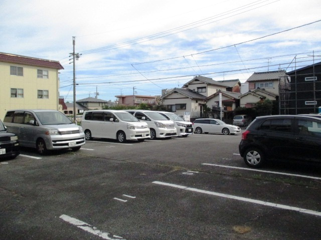 メゾンあづまの駐車場