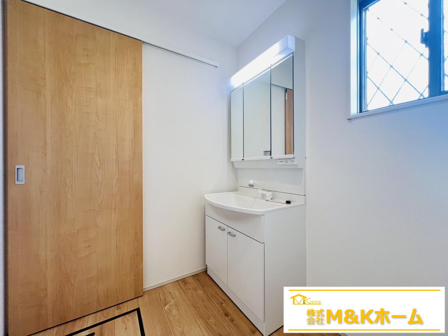 知多市新知字永井　全3棟　1号棟の洗面所|洗面室　シャワー付き♪