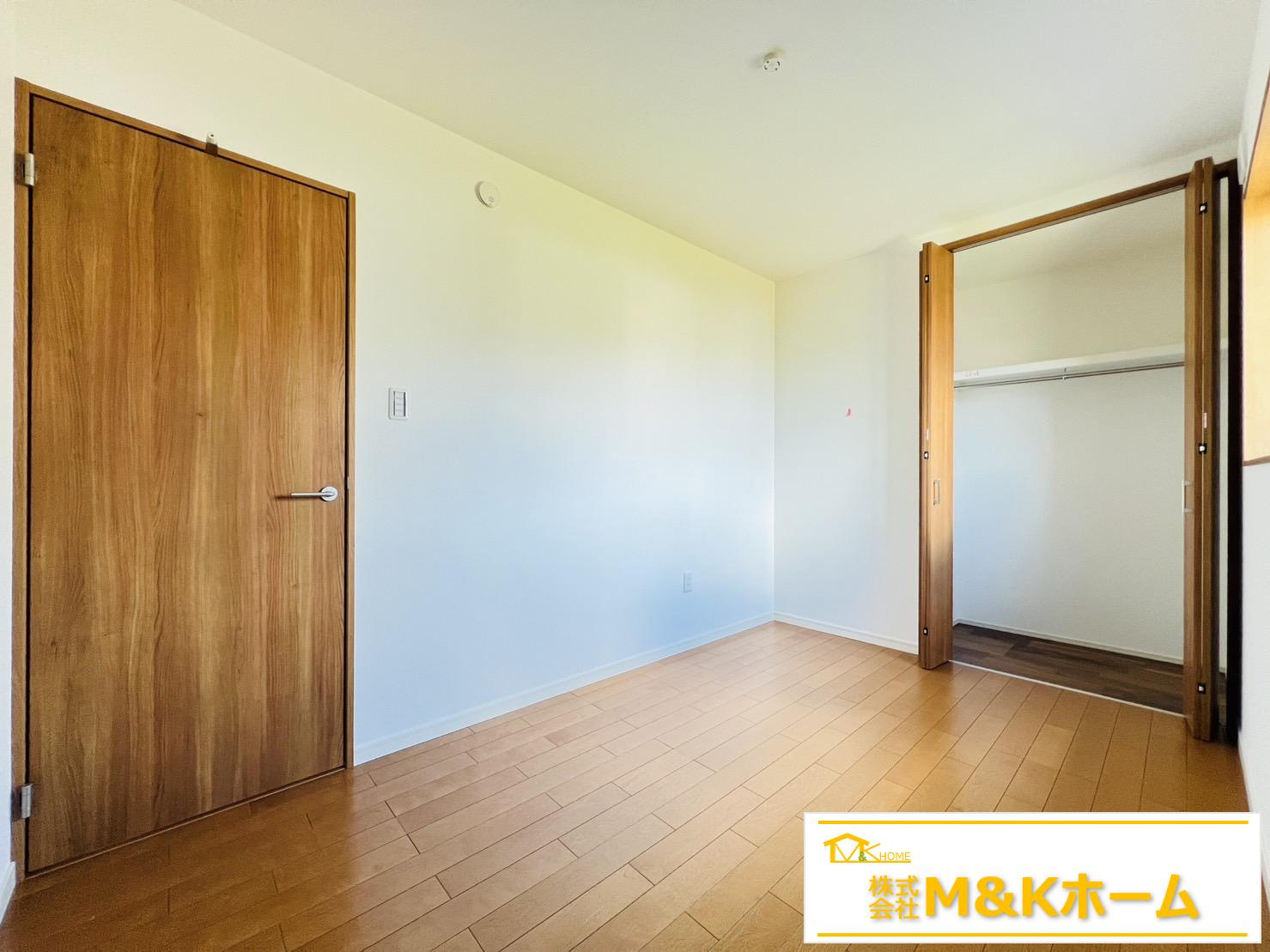 知多市新知字永井　全3棟　1号棟の洋室|洋室　全居室収納あり☆