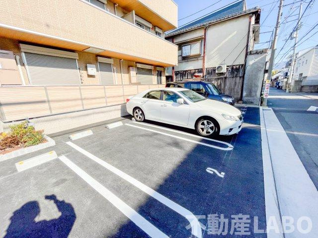 Kaketto Brickowskiの駐車場