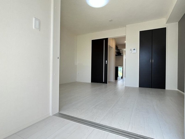 調布市富士見町４丁目のアパートの居間・リビング