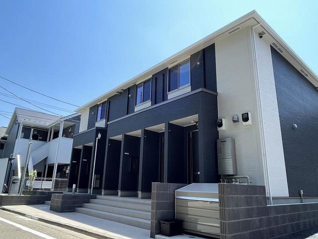 調布市富士見町４丁目のアパートのエントランス