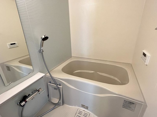 調布市富士見町４丁目のアパートの浴室