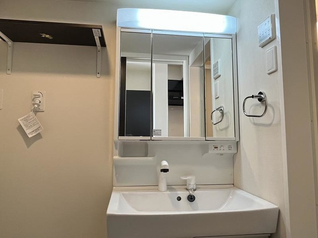 調布市富士見町４丁目のアパートの洗面所