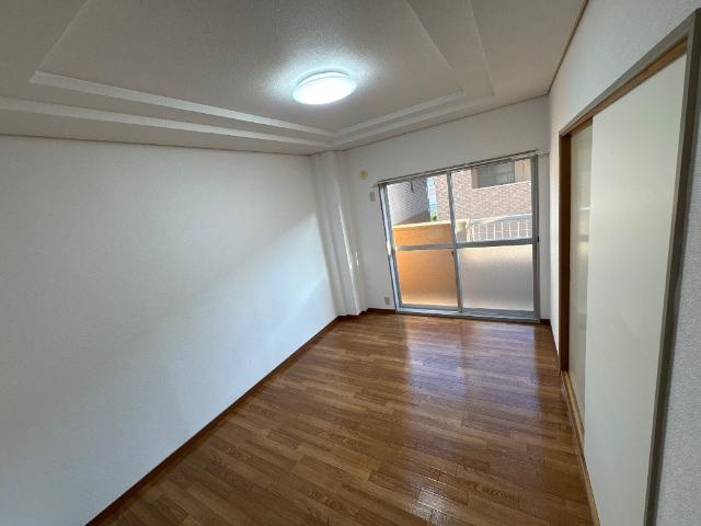 エスペランサ西前田の内装|洋室（東側）