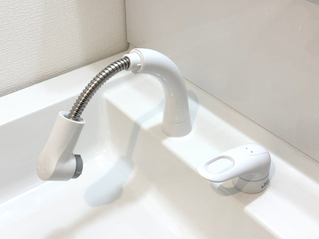 ポラリス鳥栖駅南の独立洗面台|ホースも伸ばせて便利です