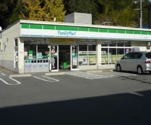 シティハイツ佐竹の周辺|ファミリーマートまで600m