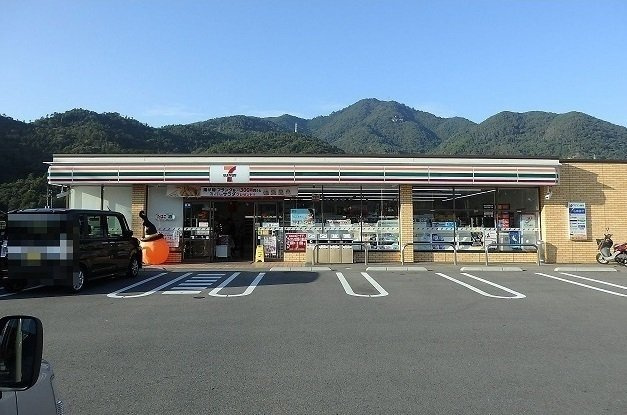 Ｐｌａｃｅｄ　Ⅱの周辺|セブンイレブン　上深川町店まで450m