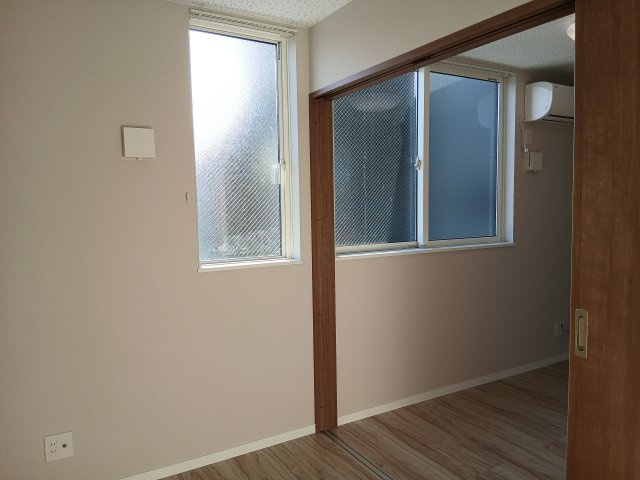 Pinot noir(ピノ・ノワール)の洋室