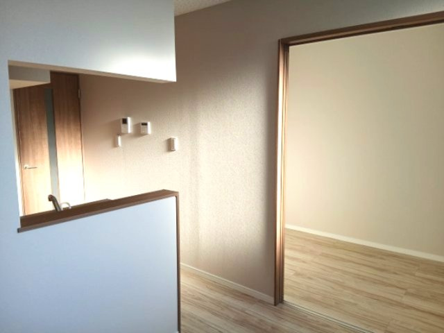 Pinot noir(ピノ・ノワール)の居間・リビング|建築中の写真です。