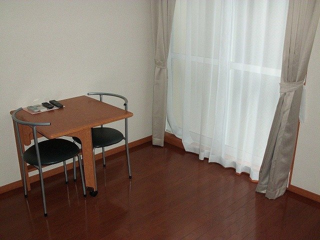 レオパレス神野２の居間・リビング