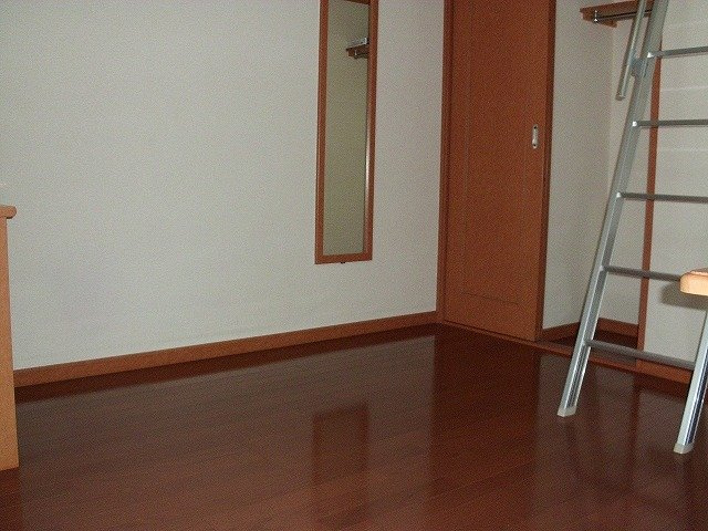 レオパレス神野２の居間・リビング