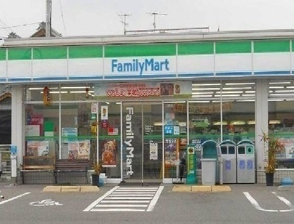 ボンヌ　シャンス　ｆの周辺|ファミリーマートまで300m