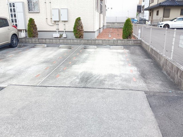 ファミール神郷　Ⅱの駐車場