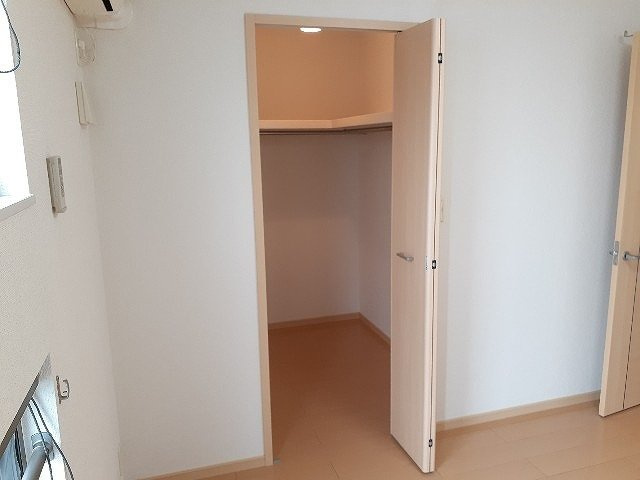 エクセントレア高畑南　弐番館の収納