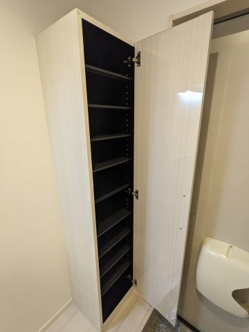 ハーモニーブリッジ桜山の玄関|103号室シューズボックス