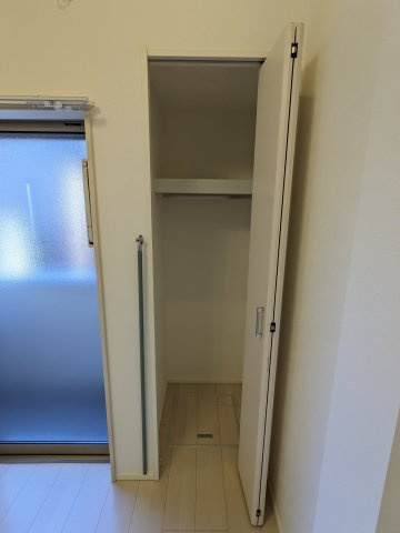 ハーモニーブリッジ桜山の収納|103号室クローゼット