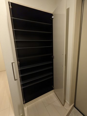 ハーモニーテラス二番Ⅱの玄関|シューズボックス