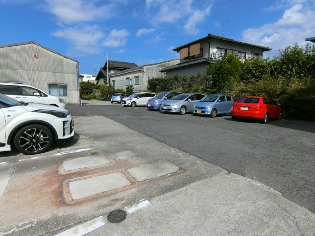 サンシャイン八城の駐車場