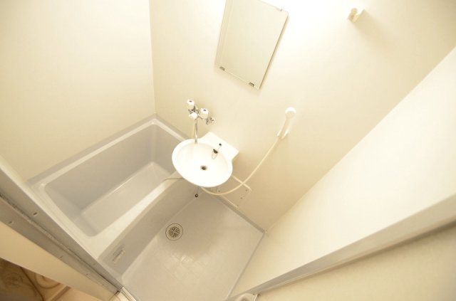 レオパレスルミエールⅡの浴室|実際のお部屋と異なる場合がございます。