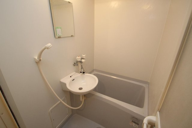 レオパレスＫＡＺＵの浴室