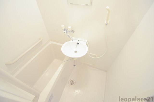 レオネクストすず梅坪の浴室|実際のお部屋と異なる場合がございます。