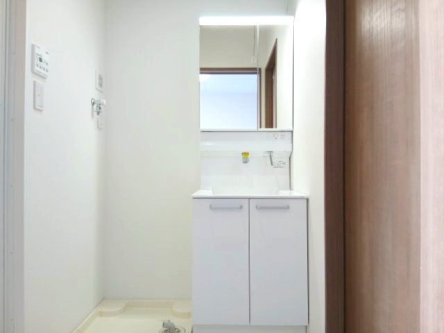 Pinot noir(ピノ・ノワール)の独立洗面台