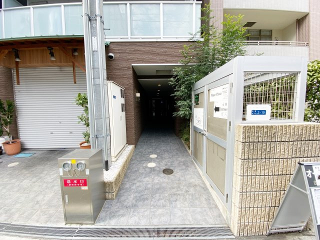 プリモパッソ谷町９丁目のエントランス
