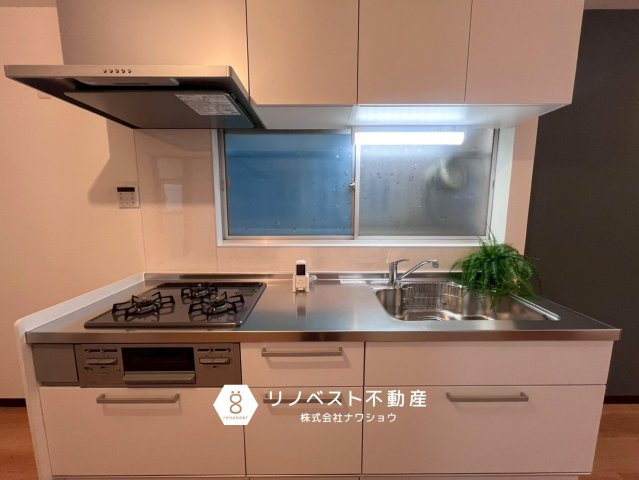 東大阪市東鴻池町4丁目のキッチン|3口コンロで作業効率アップします♪使い勝手の良いキッチンです◎