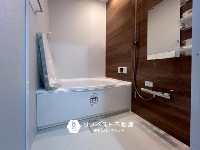 東大阪市東鴻池町4丁目の浴室|落ち着いた色味のクロスでゆったりと寛げる空間です♪