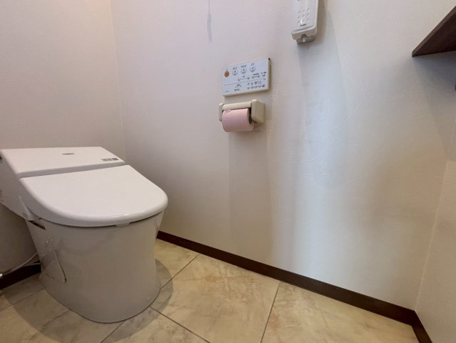 光の森　店舗付き住宅のトイレ|１階店舗スペーストイレ　トイレは各階計３か所