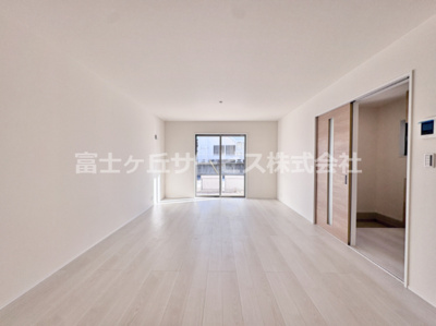 【居間・リビング】 | 豊川市桜町2丁目 73期 新築一戸建て 3号棟 | LDKです