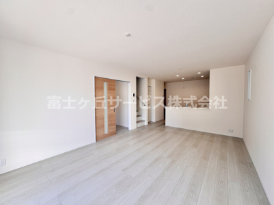 【居間・リビング】 | 豊川市桜町2丁目 73期 新築一戸建て 3号棟 | おしゃれなリビングです