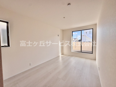 【寝室】 | 豊川市桜町2丁目 73期 新築一戸建て 3号棟 | 使い勝手のいい寝室です