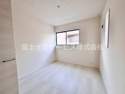 【洋室】 | 豊川市桜町2丁目 73期 新築一戸建て 3号棟 | ゆったりした洋室です